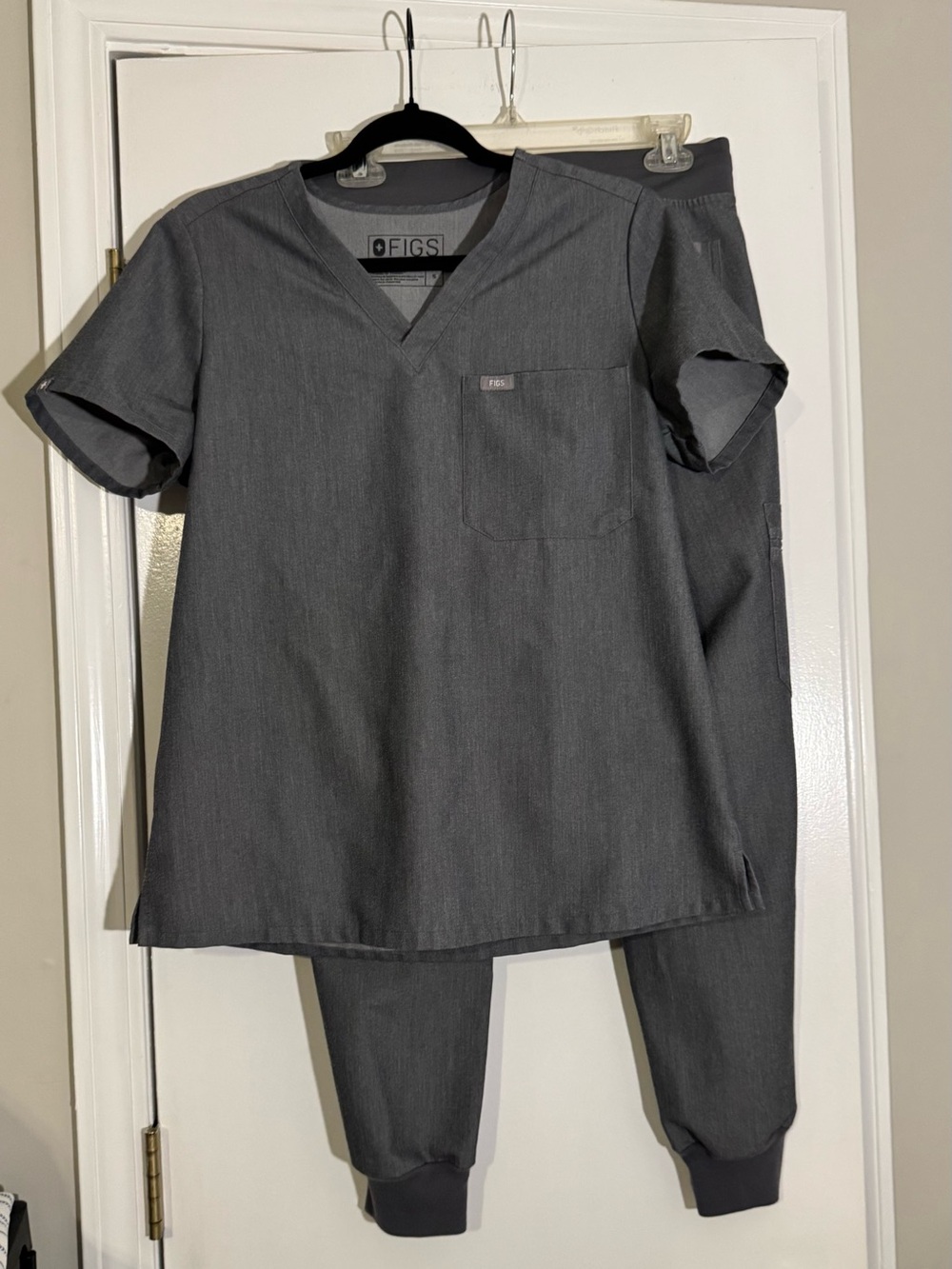 Figs Dark Gray V-Neck Scrub Set with Jogger Pants medical field nurse dental